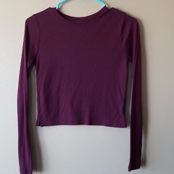 H&M Tops - [2/$6 ] Divided H&M Long Sleeve Crop